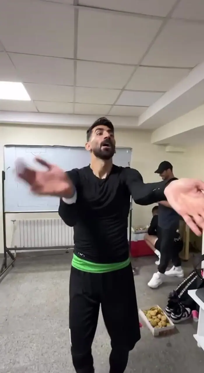 جشن پرهیجان تراکتوری‌ها/ بیرانوند هم سنگ تمام گذاشت!