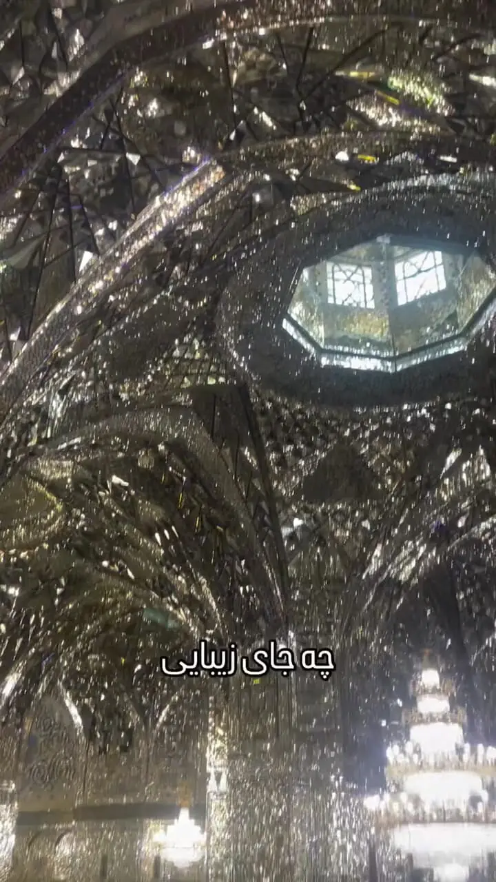 هوادار خارجی پرسپولیس در حرم امام رضا (ع)