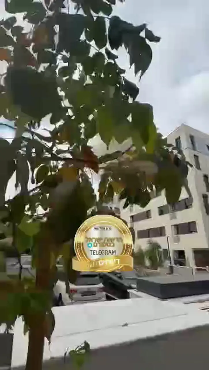 ۲۰ صهیونیست در جنوب تل‌آویو زیر آوار گرفتار هستند /  لحظه اصابت موشکی ایرانی  در اسراییل + فیلم